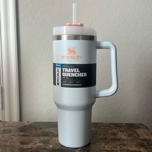 BNWT Stanley 40oz Quencher